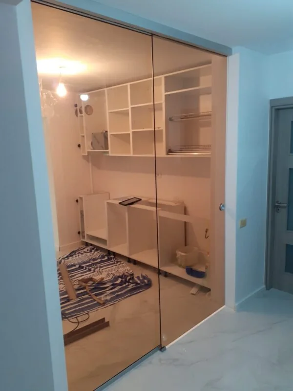 Ușă din sticlă securizată pentru interior